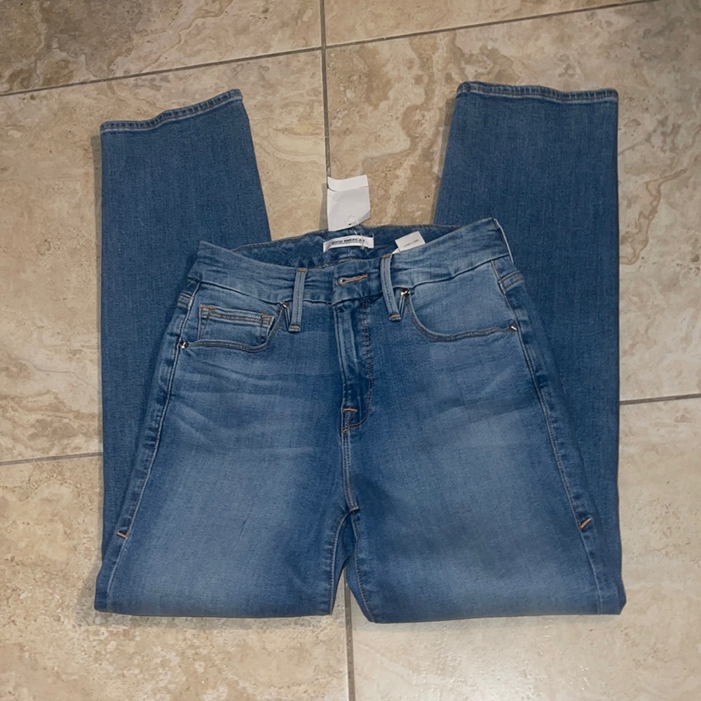 “Good American Jeans” size 2/26•Straight leg Jean• very stretchy
